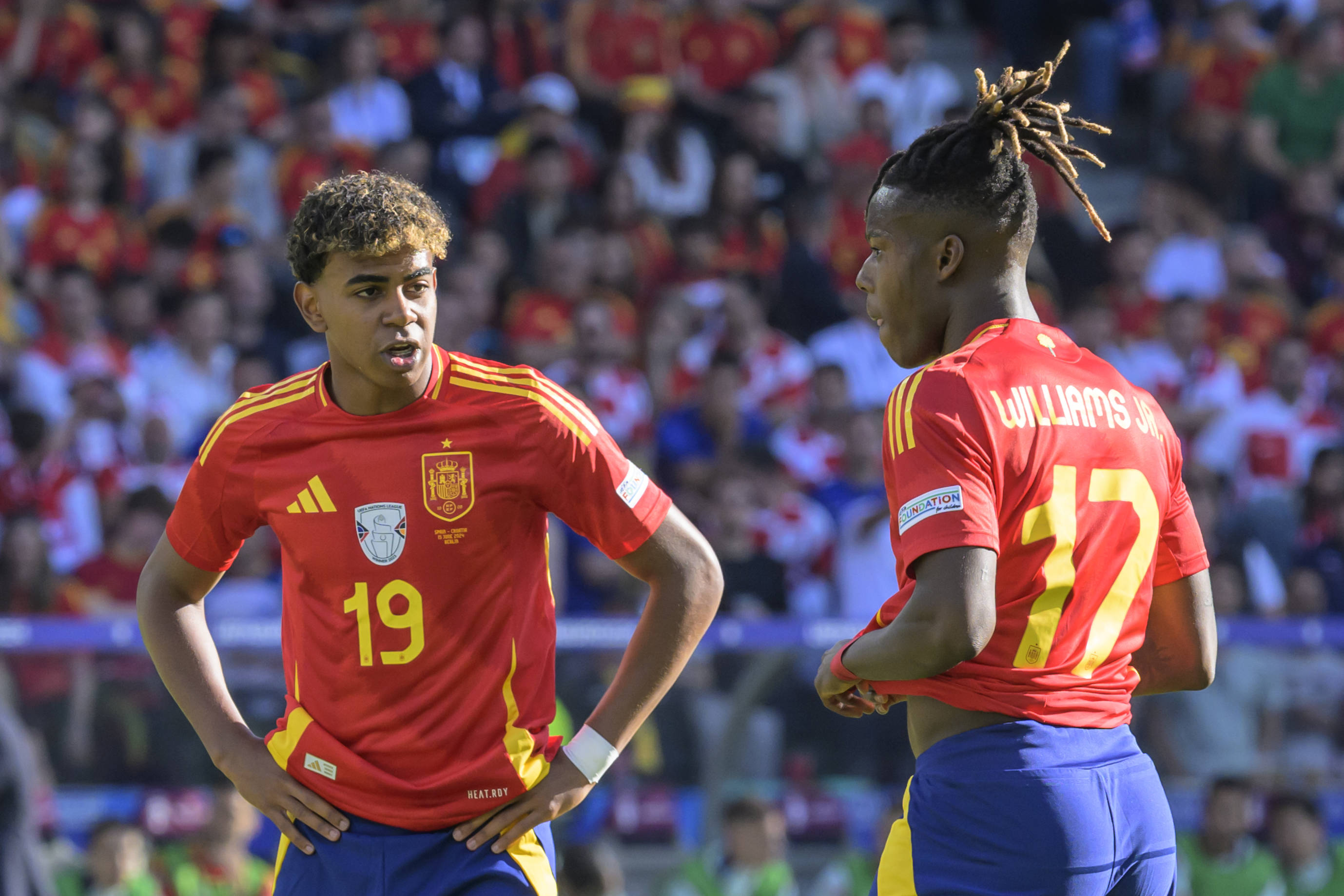 西亚卡姆新星领先优势明显表现突出，西班牙队前途光明！